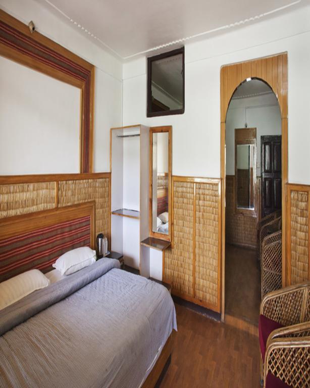 Hotel New Bharat Бхимтал Экстерьер фото